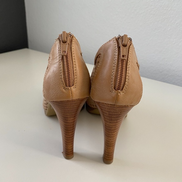 Coach and Four Zipper Heels - Picture 5 of 6